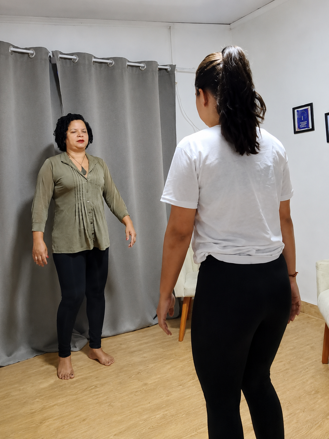 Sessão de movimento em Psicoterapia Corporal